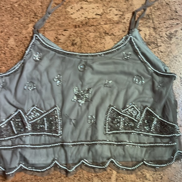 Gorgeous beaded crop top with scalloped hem - Picture 6 of 7